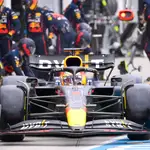  Verstappen aprovecha los errores estratégicos de Ferrari 