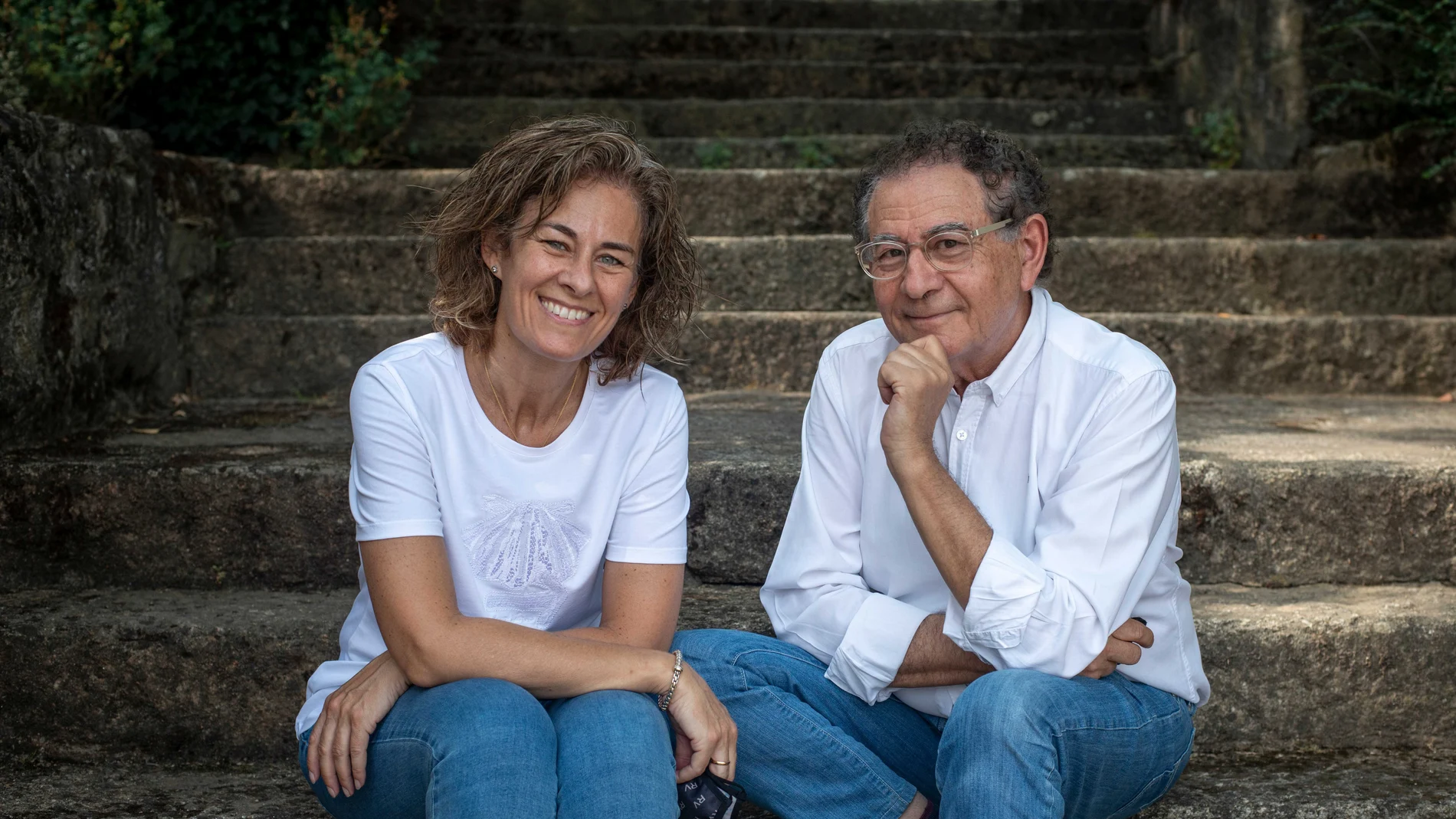Cristina Mariño, hija de Roberto Verino y directora de Marca de la firma, y su padre,