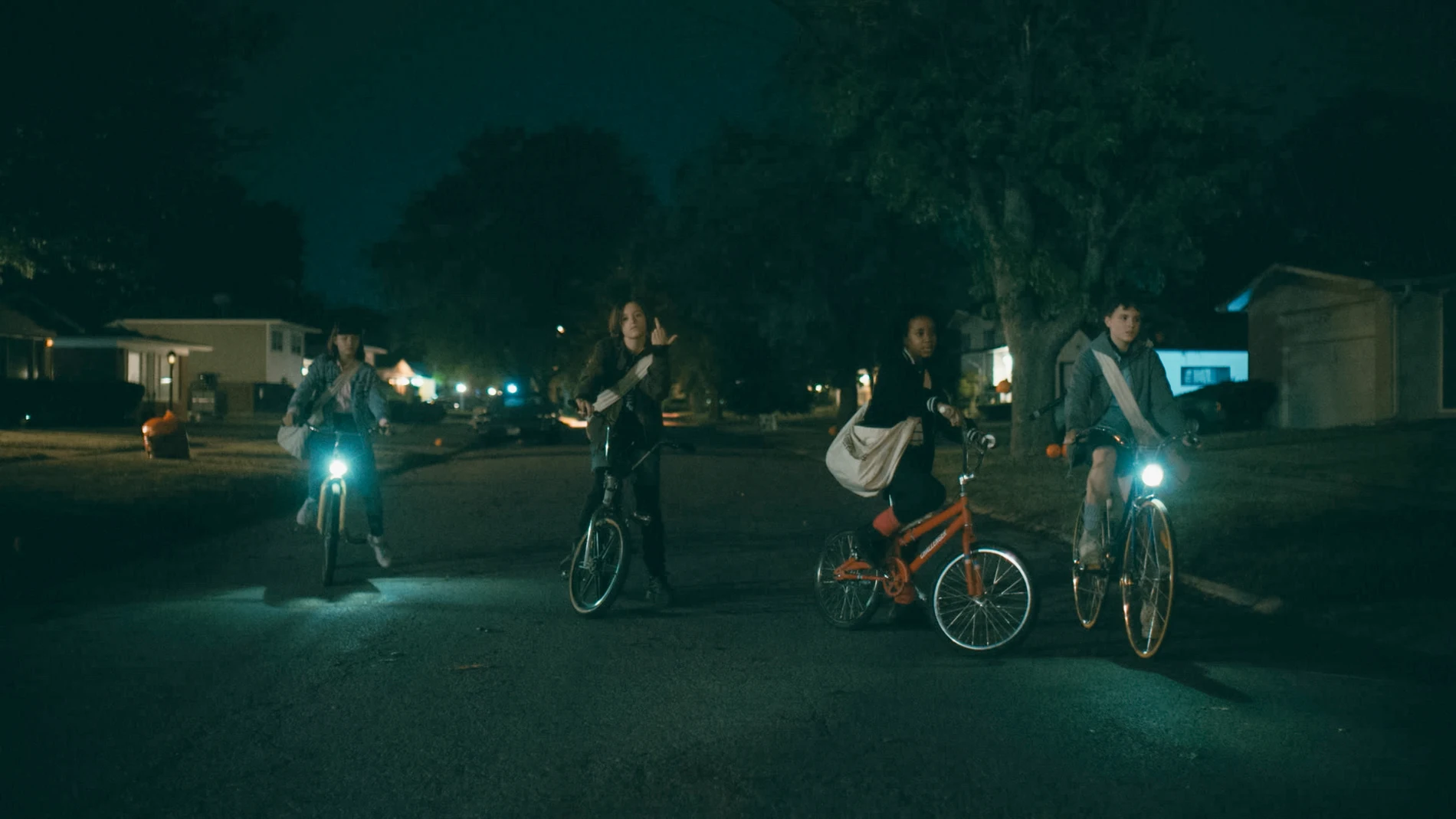 Cuatro desconocidas unirán sus vidas (y sus bicicletas) en una lucha por controlar el futuro y su pasado
