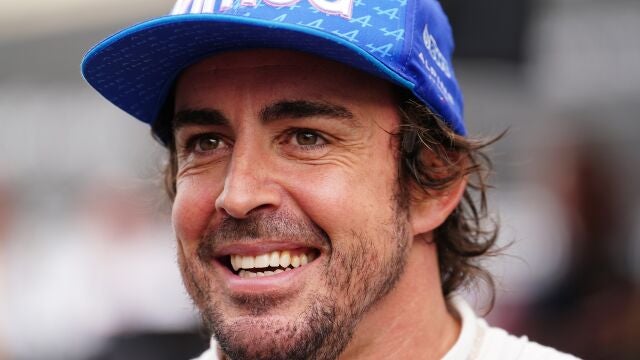 FILED - 23 April 2022, Italy, Imola: Spanish F1 driver Fernando Alonso of team Alpine smiles after the Grand Prix of Emilia-Romagna race. Fernando Alonso, a two-time world champion, will join Aston Martin to replace the departing Sebastian Vettel from next season, the British Formula One team said Monday. Photo: David Davies/PA Wire/dpa (Foto de ARCHIVO) 23/04/2022 ONLY FOR USE IN SPAIN