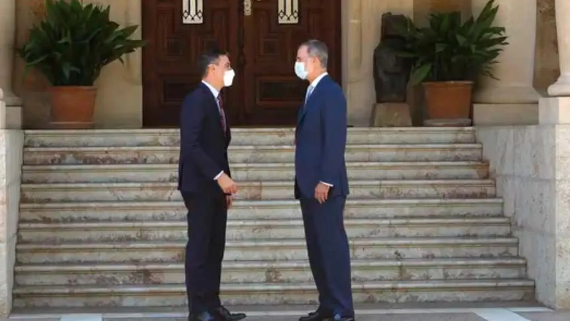 Pedro Sánchez y Felipe VI en el Palacio de Marivent en 2021