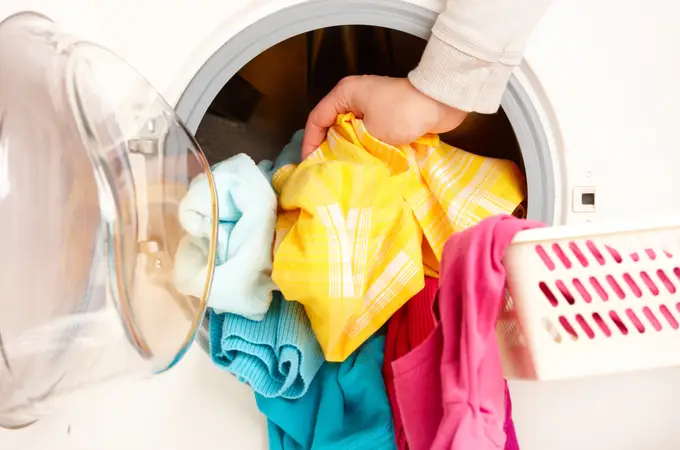 Los peligros para la salud de no lavar la ropa nueva