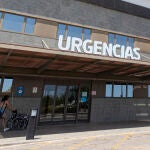 SVista de la puerta de emergencias del Hospital de Los Arcos de San Javier