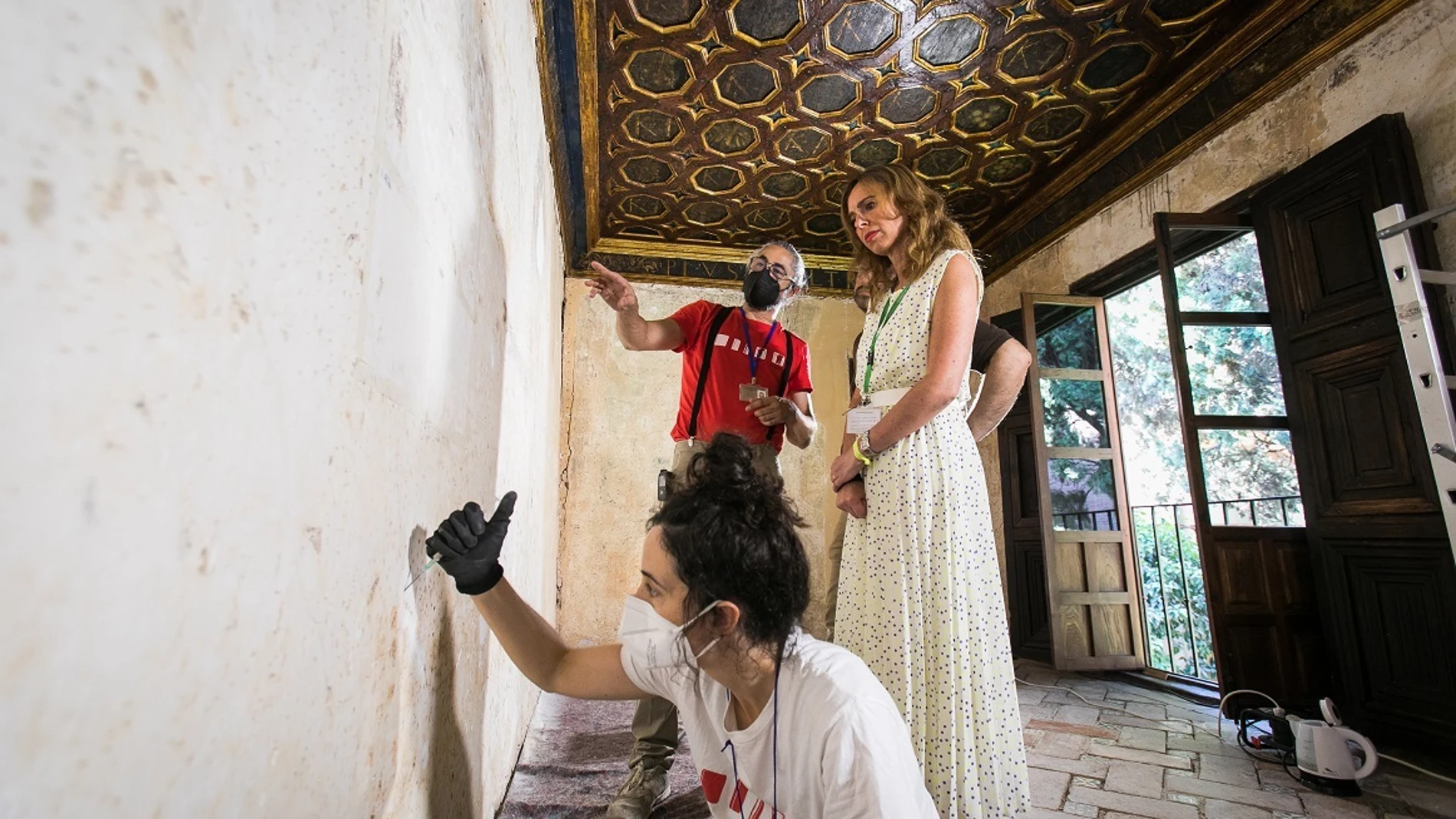 Rocío Díaz visita los trabajos de restauración de las Salas de las Frutas. PATRONATO DE LA ALHAMBRA Y GENERALIFE
