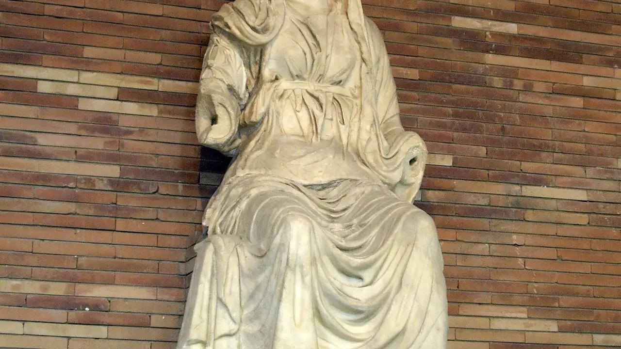 Diosa Ceres sedente. Siglo i d. C., Museo Nacional de Arte Romano de Mérida (España) | Fuente: Wikimedia