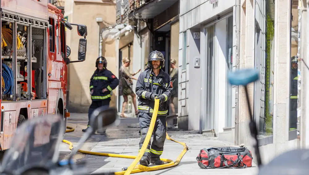 Un cortocircuito provoca un incendio en una céntrica calle de Segovia