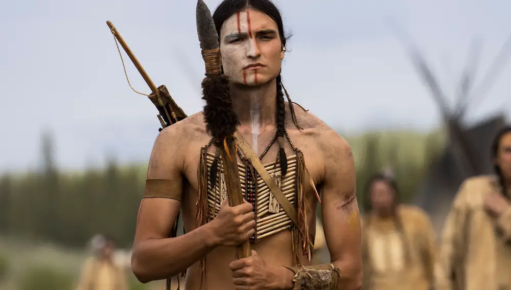 Dakota Beavers, descendiente de nativos americanos, debuta en el cine con &quot;Prey&quot; © 2022 20th Century Studios. All Rights Reserved.
