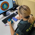 La Guardia Civil recupera 3.500 euros en poder de un ciberestafador, a través del método conocido como Spoofing telefónico, con el que se obtiene acceso a las cuentas bancarias de forma fraudulenta