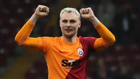 Victor Nelsson con el Galatasaray.