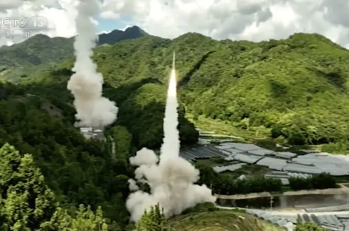 China lanza misiles balísticos en aguas de Taiwán