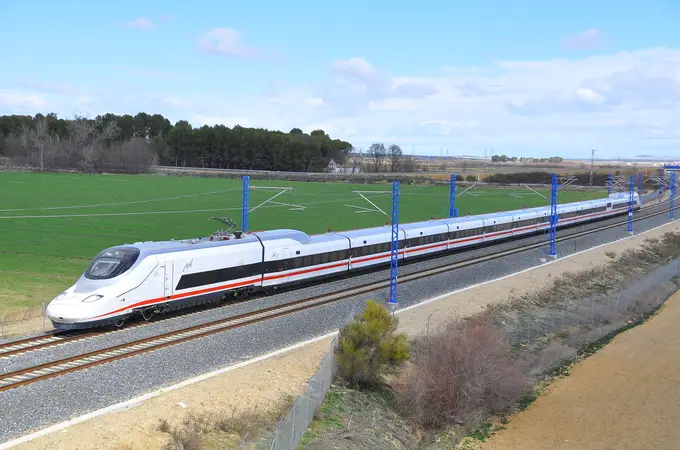 Los nuevos trenes Avril del AVE a Asturias y Galicia se estrenan con 61.000 billetes semanales desde 18 euros