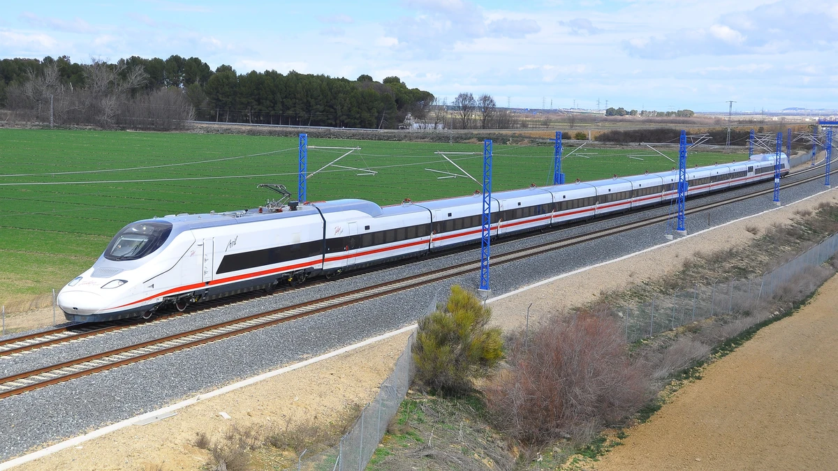 Los nuevos trenes Avril del AVE a Asturias y Galicia se estrenan con 61.000 billetes semanales desde 18 euros