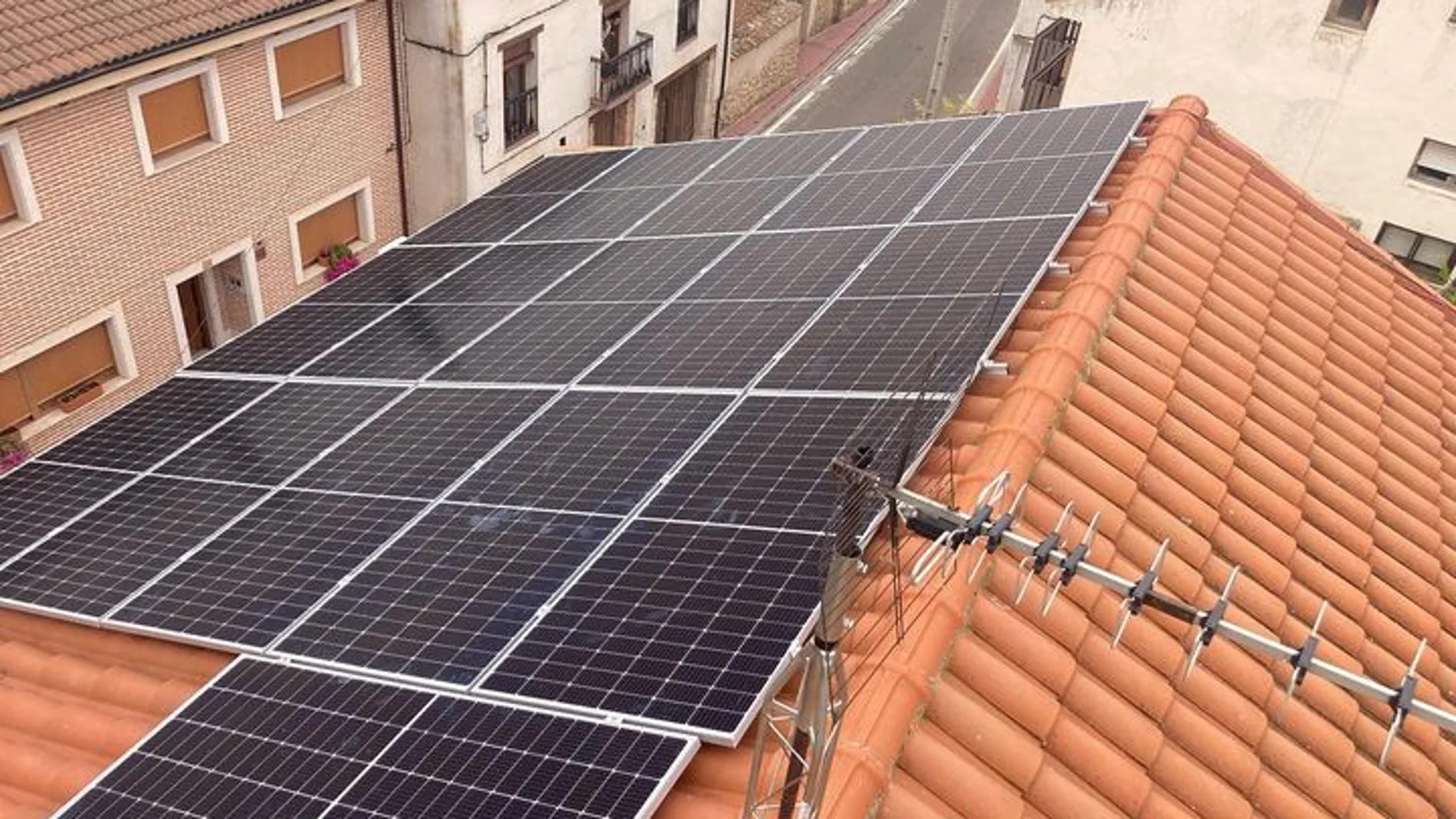 Panales solares en una vivienda de la localidad vallisoletana de Peñafiel