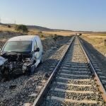 Accidente sin heridos por colision entre un tren y una furgoneta en la linea Soria-Torralba
