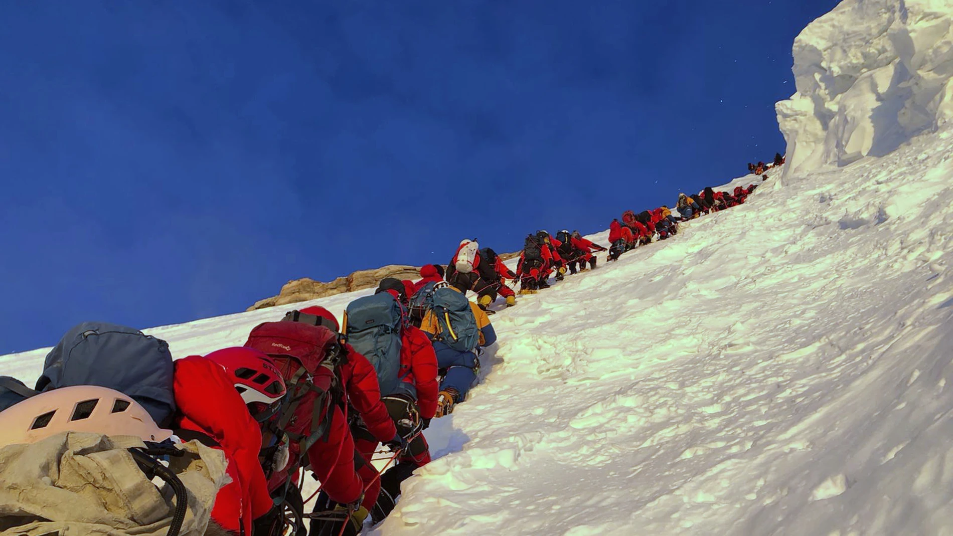 El 22 de julio, aprovechando las condiciones meteorológicas favorables, 145 montañeros hollaron la cima del K2, en Islamabad, Pakistán. Se trata del número más elevado de ascensos jamás registrado