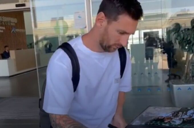Messi llegó ayer a Barcelona