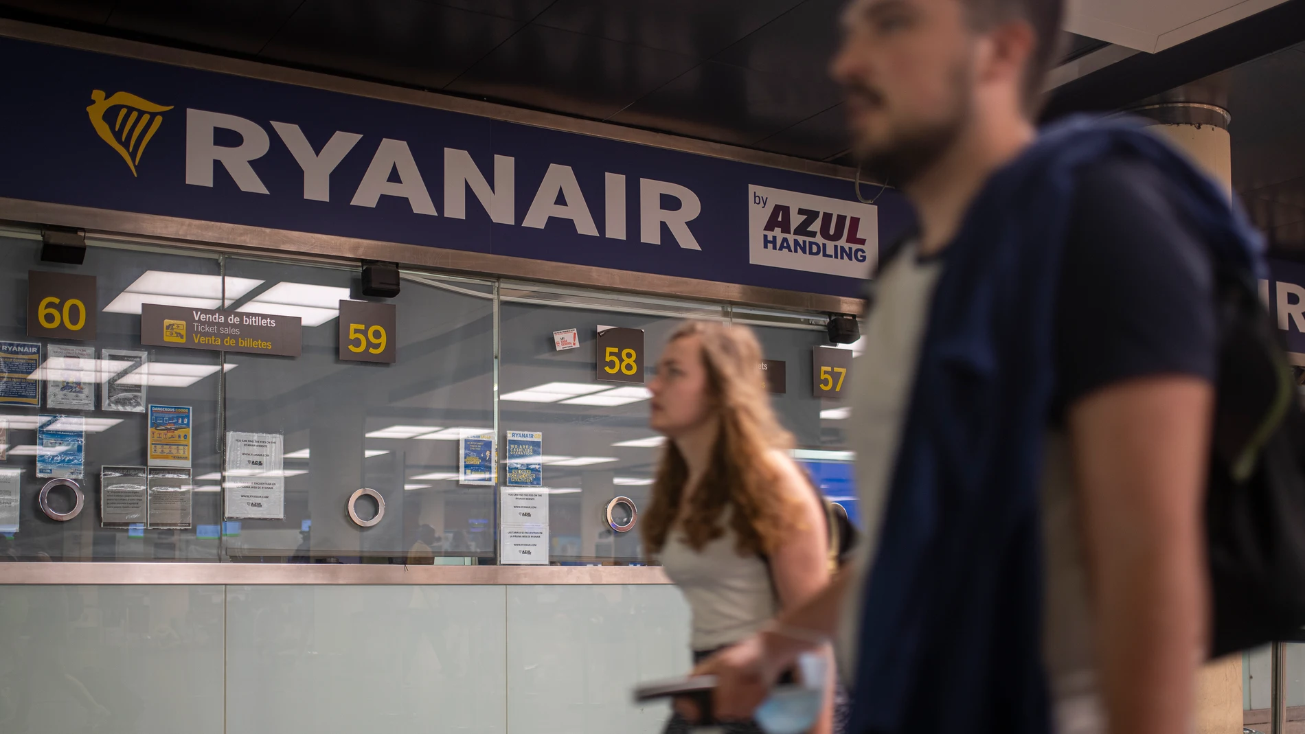 Ventanilla de Ryanair en el Aeropuerto Josep Tarradellas Barcelona-El Prat