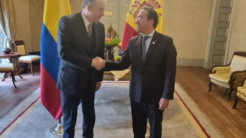 Albares con su homólogo colombiano