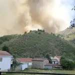  Piden el apoyo de la UME para frenar el incendio de Boca de Huérgano, en León