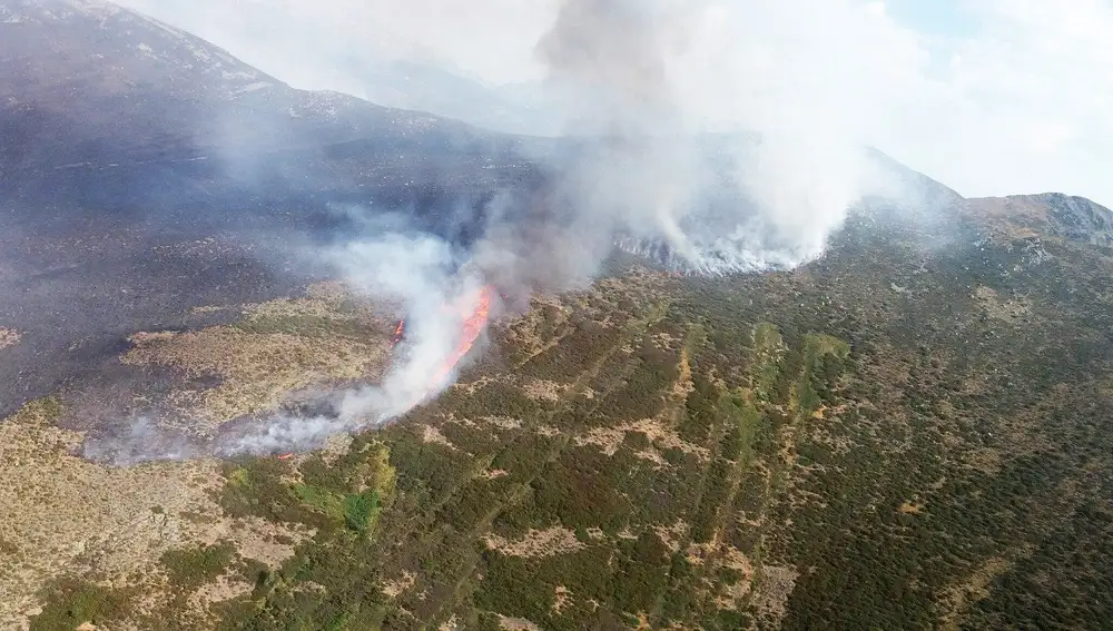 Incendio en Boca de Huérgano (León)