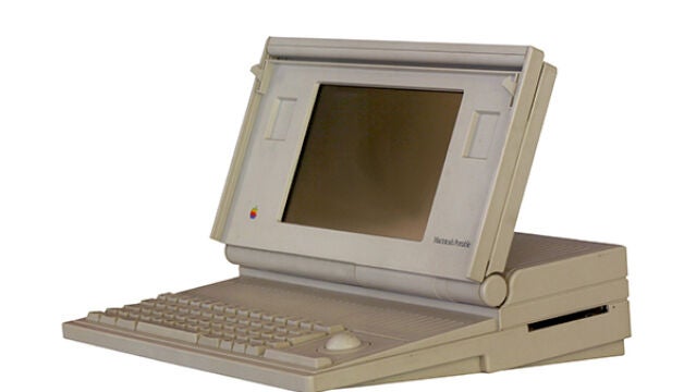 El Macintosh M5120 fue el primer ordenador portátil con una batería integrada.