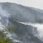 Los medios aéreos trabajan para sofocar el incendio de León