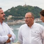 El presidente del PP, Carlos Iturgaiz, el vicesecretario de organización, Miguel Tellado y la secretaria general de los populares vascos, Laura Garrido, en San Sebastián