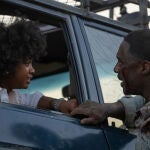 Idris Elba (dcha.) en "La bestia"