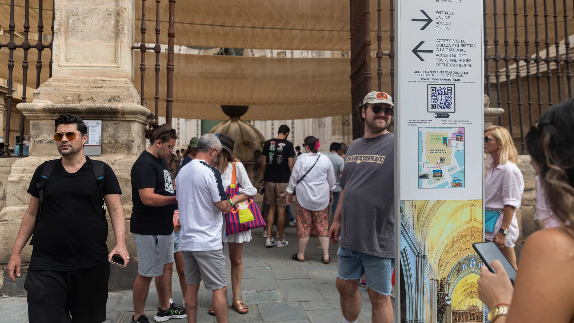 Colas de turistas en la Catedral de Sevilla. María José López / Europa Press