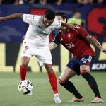 Tecatito Corona con el Sevilla. EFE/ Jesús Diges