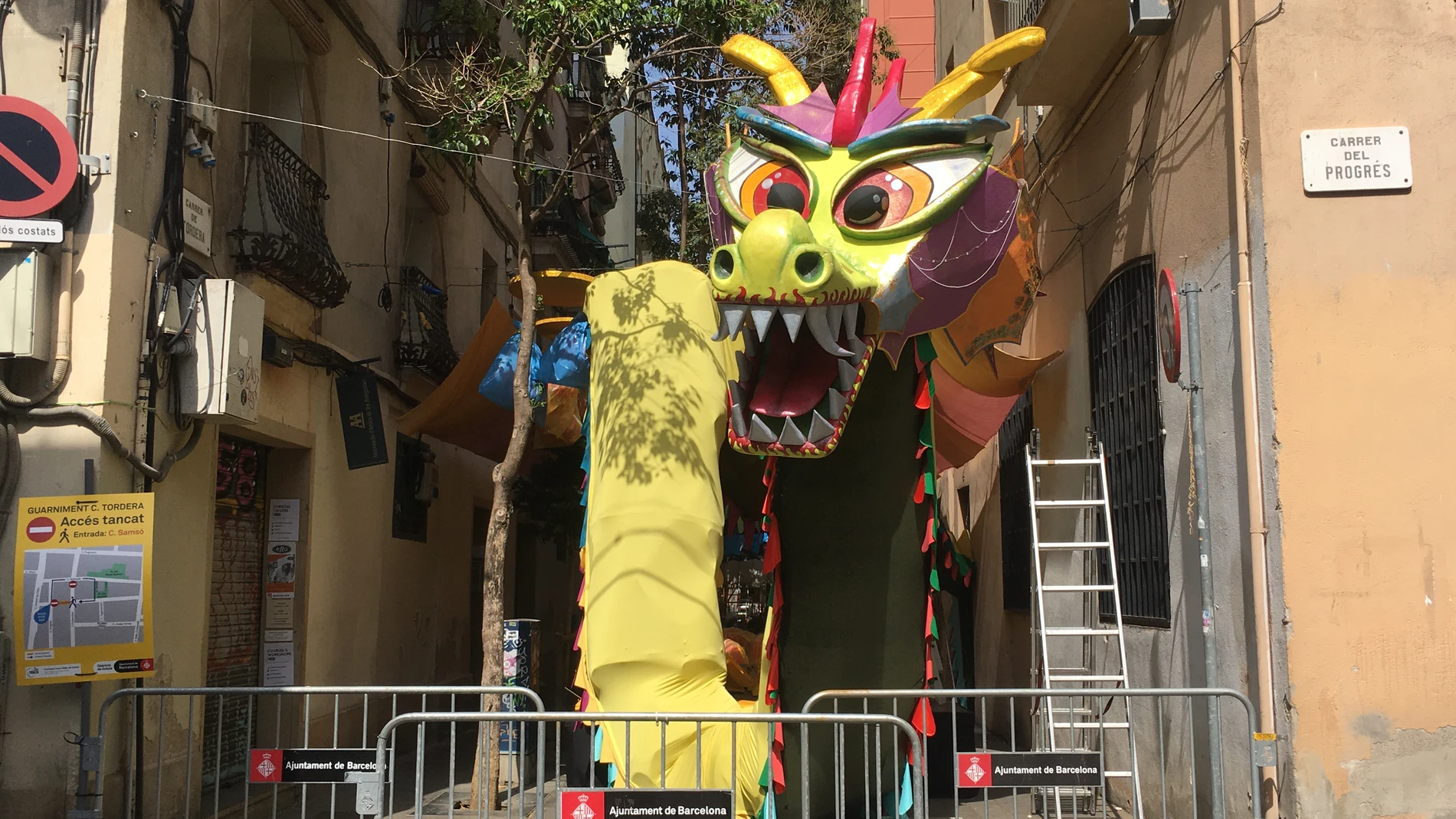 La calle Tordera del barrio de Gràcia decorada