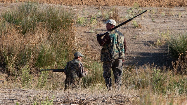 La caza, según el sector, es una actividad que crea riqueza, fija la población al territorio y contribuye a la conservación del medio ambiente