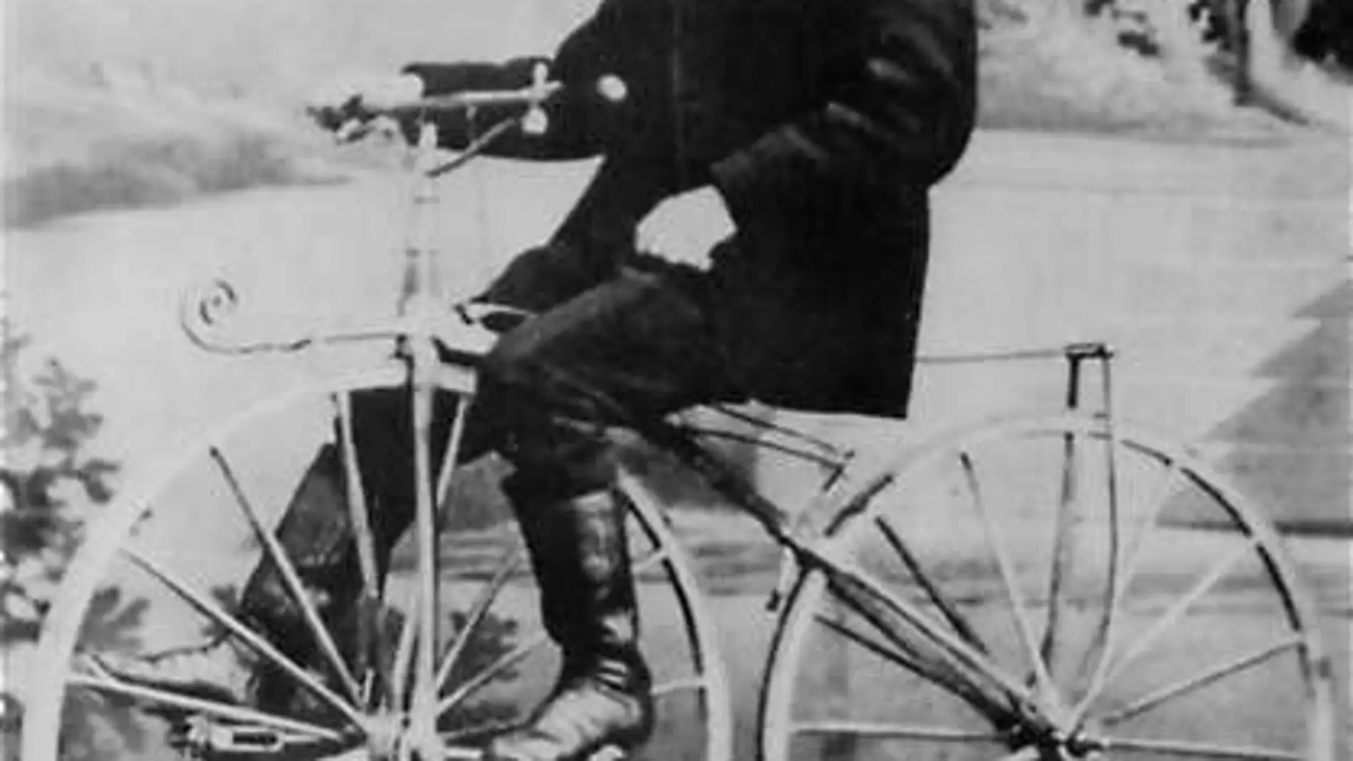 Condición previa Recuento en términos de Cuál fue la pieza clave para inventar la bicicleta?