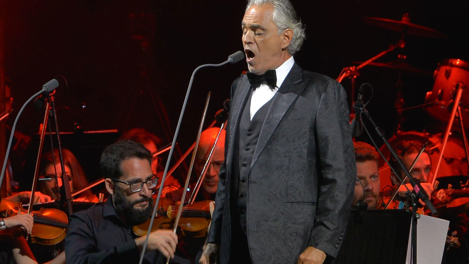 Andrea Bocelli, leyenda viva de la ópera mundial, hechiza al público de  Starlite con su “Nessun Dorma”