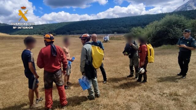 Rescate de un varón y un menor de una cueva en la provincia de Palencia