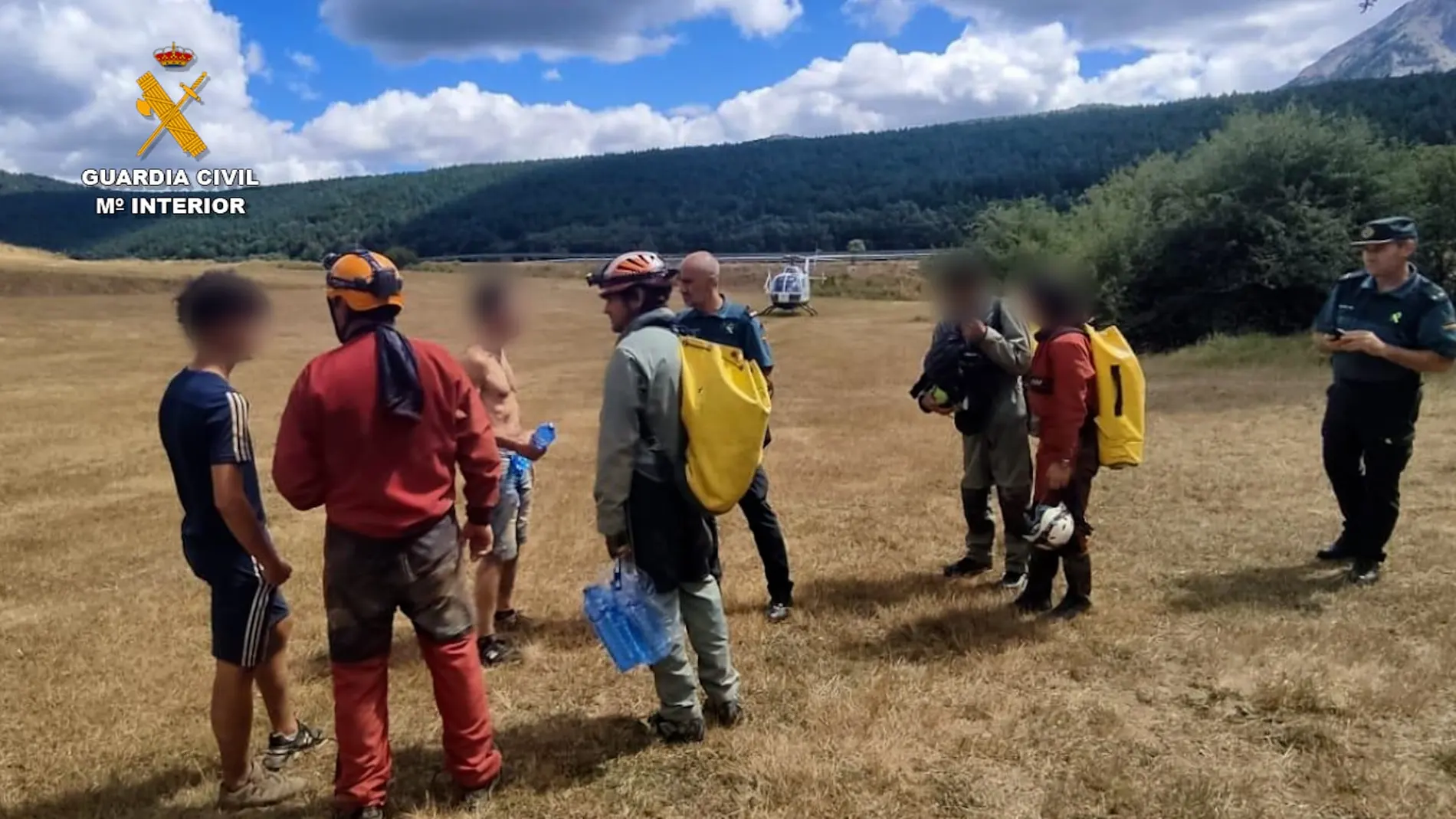 Rescate de un varón y un menor de una cueva en la provincia de Palencia