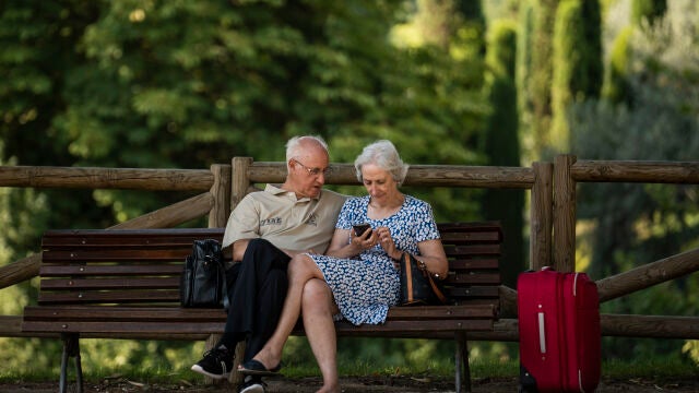 Dos turistas en El Retiro