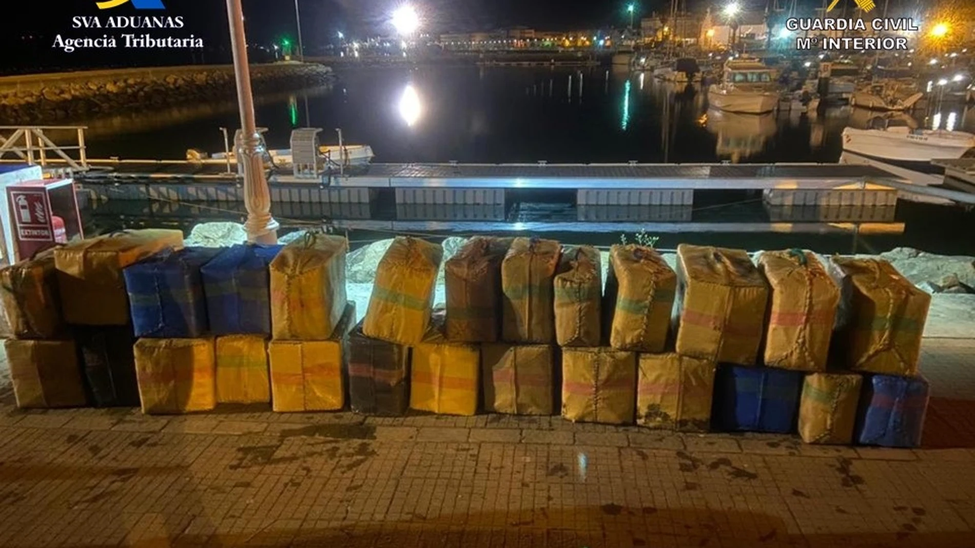 Fardos de hachís intervenidos en una operación contra el narcotráfico en Huelva