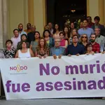 Minuto de silencio guardado en el Ayuntamiento de Sevilla por la última víctima mortal de violencia de género