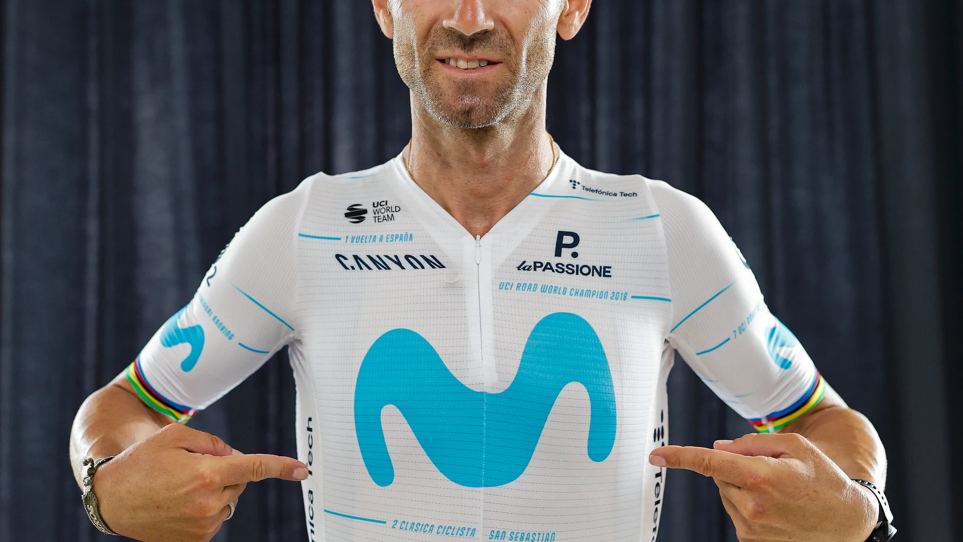 Maillot de homenaje de Movistar Team al ciclista Alejandro Valverde para La Vuelta 22