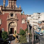 Vista general de la fachada de la Parroquia de San Jacinto con el ficus desarbolado. María José López / Europa Press