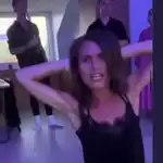 La primera ministra de Finlandia Sanna Marin bailando en una fiesta privada