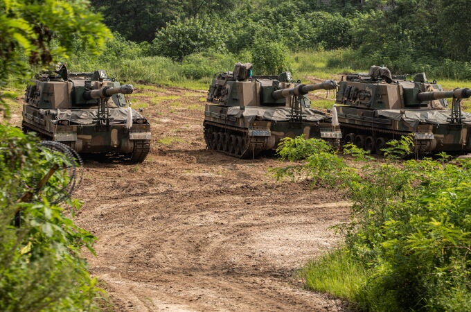 Obuses autopropulsados K-9 en la sección occidental de la frontera intercoreana en Paju, en Corea del Sur, en maniobras preliminares a las ejercicios conjuntos de EEUU y Corea del Sur