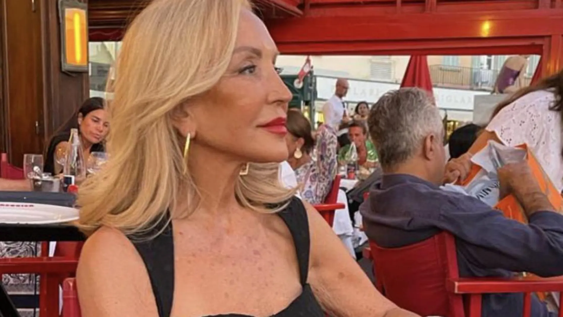 Carmen Lomana se va de compras en Marbella. 