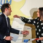 Inés Arrimadas saluda al entonces vicepresidente de la Comunidad de Madrid, Ignacio Aguado, en una imagen de hace dos años