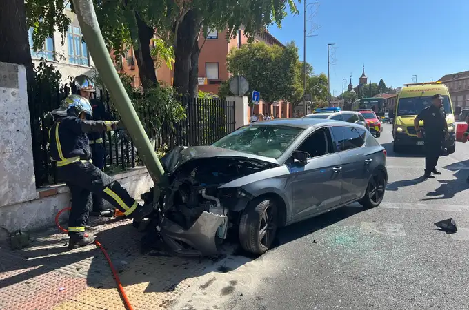 Violento atropello en Madrid: un vehículo impacta contra un semáforo y hiere de gravedad a una joven