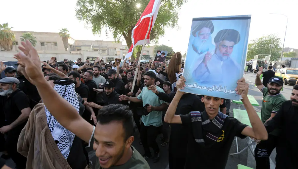 Manifestantes asaltan el Palacio Presidencial iraquí tras la retirada de Al Sadr de la política