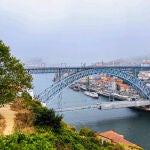 El Puente Luis I, uno de los emblemas de Oporto, está considerado una obra maestra de la arquitectura de hierro