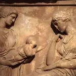 En la religión griega, los niños eran considerados muy importantes por el simbolismo de pureza, e incluso tratados como dioses ya que el nacimiento se consideraba contrario a la muerte