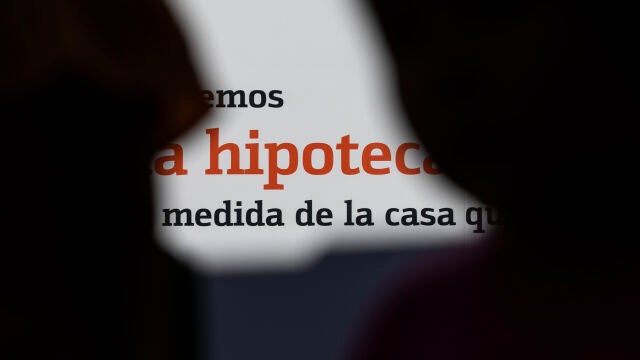 Imagen de un banco anunciando su oferta en hipotecas